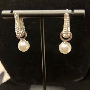 NEW ✨😃PEARL DROP EARRINGS WITH GEMSTONE 💎 S AND DETATCHABLE EARNINGS.